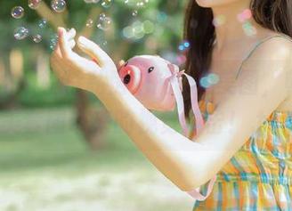 领略72斯模特私房中的驚艳美图，畅享精美套图带来的视觉冲击！.txt