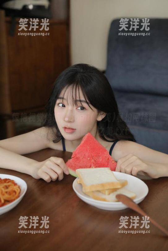 惊艳视觉体感，Bomi(普美)私拍网袜图集倾心呈现时尚之美.txt