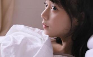 Feilin嗲囡囡 – SiByl李思宁的校园写真全集展现：428个独特瞬间，完美诠释了青春岁月的无限可能！.txt