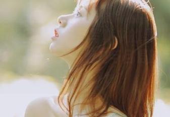 Feilin嗲囡囡 – 私房写真中的果儿victoria学姐，展现女性魅力与自信的完美结合！.txt