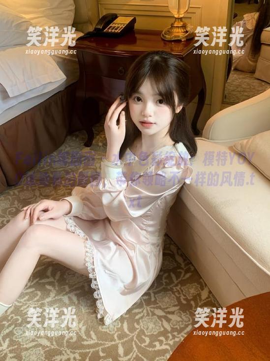 Feilin嗲囡囡 - 水中色彩绽放：模特YOYO泳池私拍原图，带你领略不一样的风情.txt
