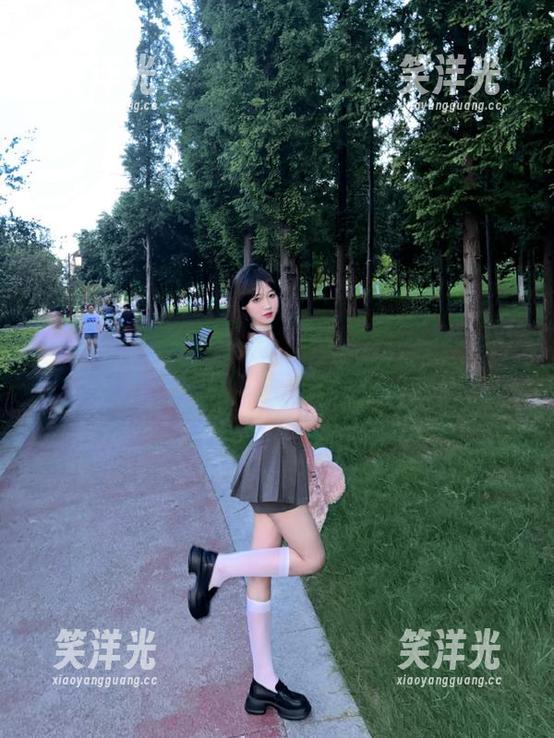G.su(全智秀)裸足艺术集——在图册中感受她洒脱人生的每一个瞬间！.txt