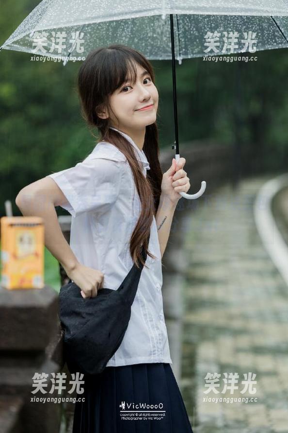 GIRLT果团网 果团网优秀呈现:美女球迷场下对决图包,精彩资源划算分享.txt