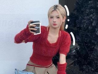 HuaYang花漾 – 穆菲菲清纯写真美图欣赏，图集中展现她的纯真气质与甜美风情.txt