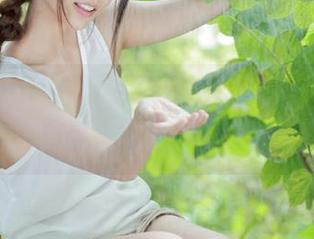 HuaYang花漾 – 深入挖掘穆菲菲黑白套图资源，感受每一帧的故事与情感.txt