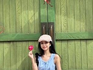 IMiss爱蜜社 – 沉醉在Nono酱的经典套装美图之中，优雅照片展现无限风情！.txt