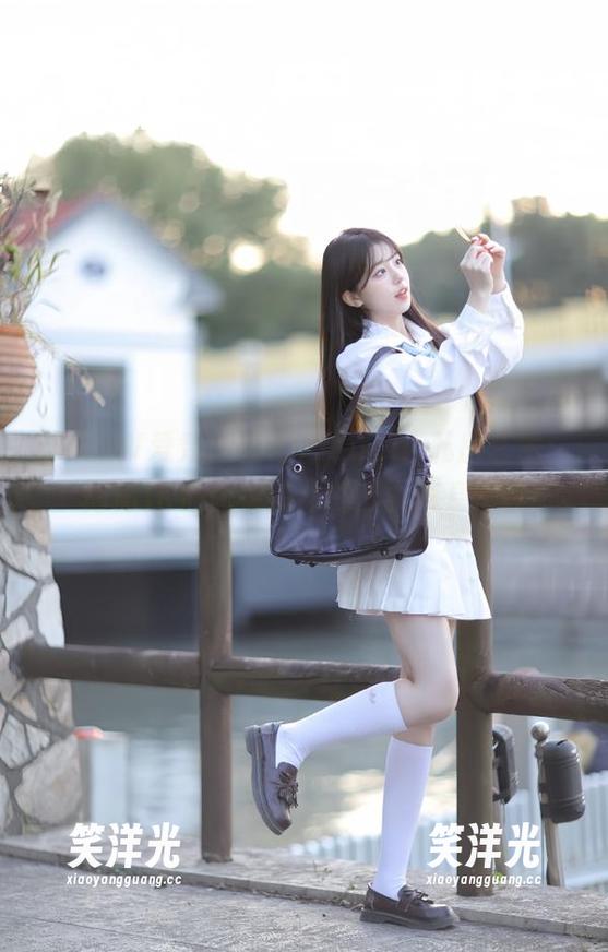 ISHOW爱秀 - 田心心Sugar私房艺术：揭秘JK原图中独特的少女气息.txt