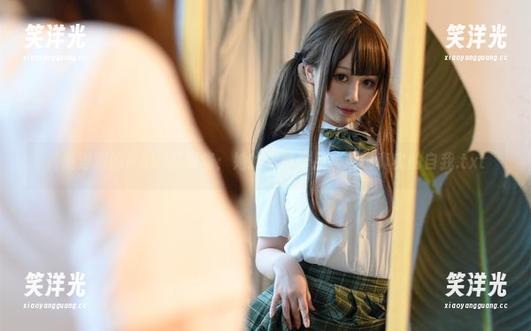 PAKI草莓酱 跨越浮沉的PAKI草莓酱:她的写真作品集展现真实的自我.txt