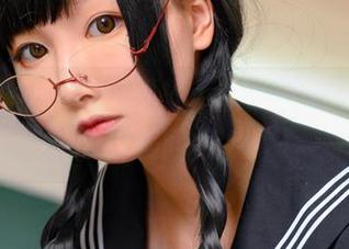 PAKI酱校服私房图集，让你重温校园时光的甜美回忆.txt