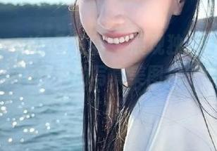 QingDouKe青豆客 – 展现独特魅力:莫晓茜sunny秘书的写真美图探索自我表达.txt