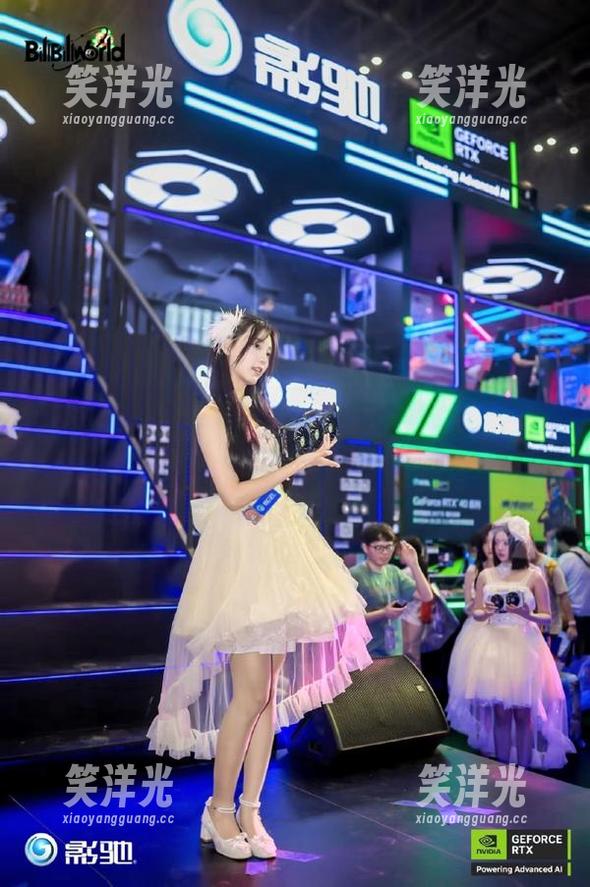 SSA丝社 - 最新写真上线，套图记录新人腿模嘉丽的独特风格与气质.txt