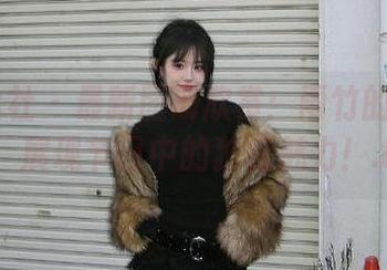 SSA丝社 – 最新图册欣赏：雨竹的圣诞写真，展现节日中的独特魅力！.txt