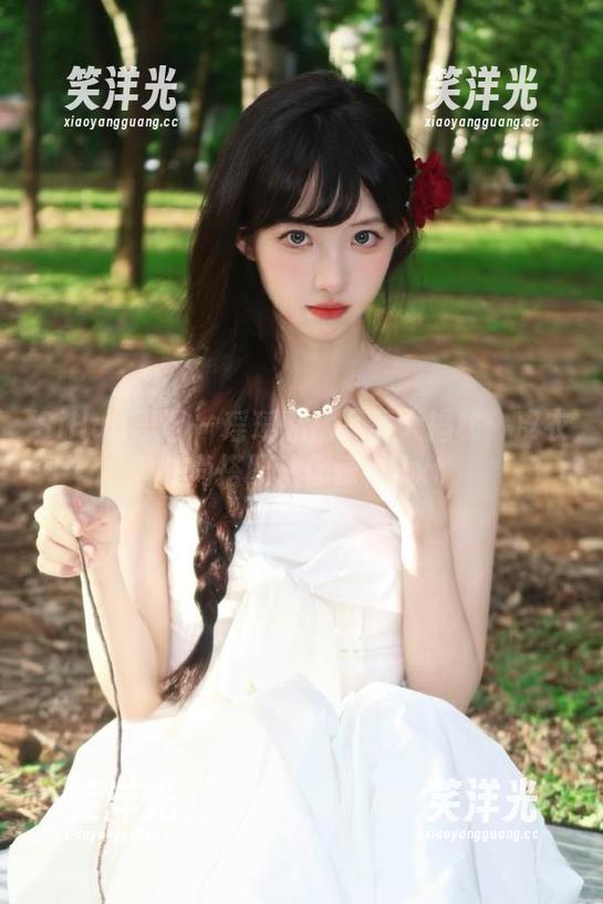 SiHua思话 - 瑶瑶私房写真大揭秘：皮衣时尚搭配让你惊艳.txt