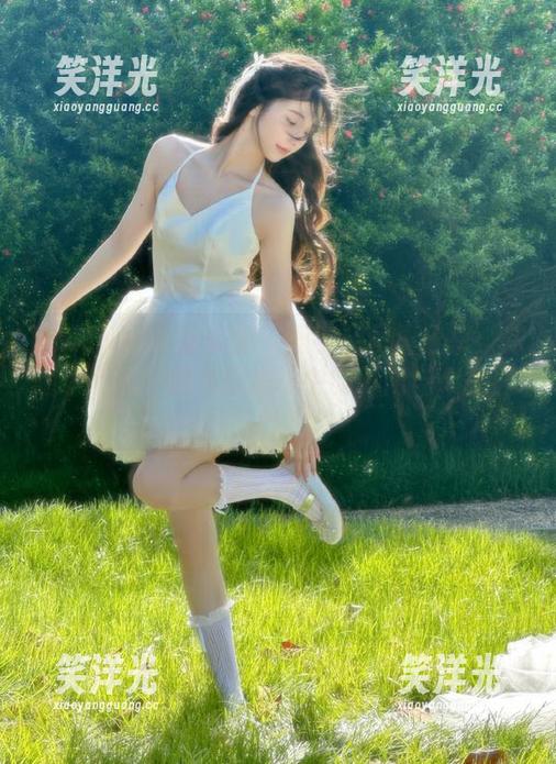 TouTiao头条女神 - 职业装写真分享：跟随小小鱼一起发现职场中的时尚与个性！.txt