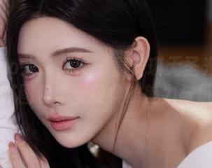 TouTiao头条女神 – 童安琪无圣光旗袍大片，细腻图包重塑经典的魅力与风情.txt