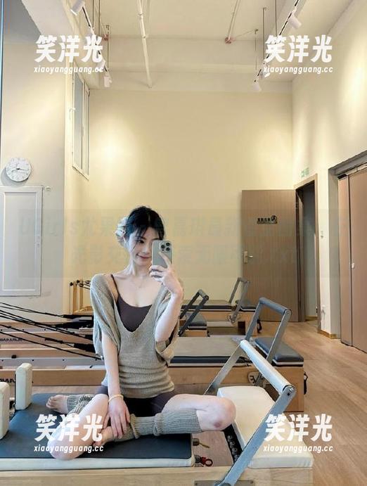 UGirls尤果网 - 曾嘉琪最新镂空图集：在光影交错中探索无限可能.txt