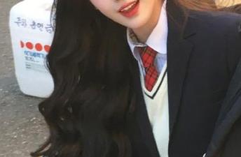 UGirls尤果网 – 璀璨之光，王尔琳女神写真集分享她的独特艺术视角.txt