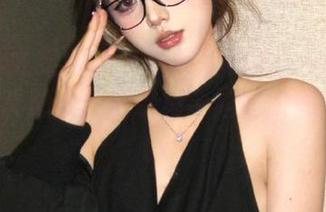 UGirls尤果网 – 从小肉丝到大女神：黛蓓琪的写真图集，记录每个尴尬瞬间的成长.txt