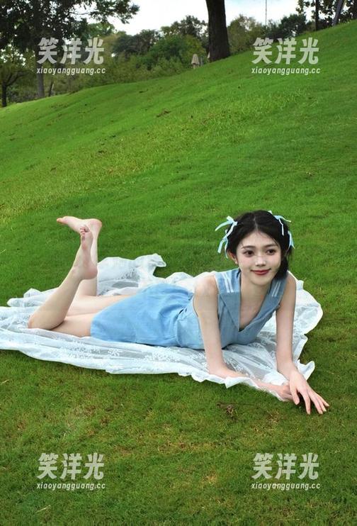 XIAOYU语画界 - 程程程的高清美腿魅惑车拍，分享她的精彩瞬间，绝对让你心动不已！.txt