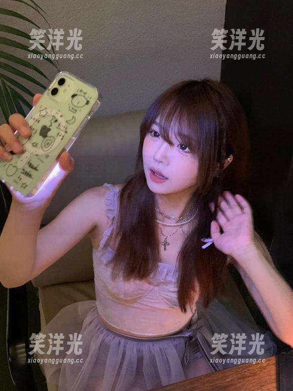 XIAOYU语画界 - 程程程的新写真来袭，皮裙与娇柔美女混搭，难道这是艺术还是笑话？.txt