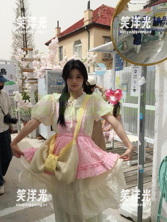 XINGYAN星颜社 - 佟蔓baby办公室写真在线更新，高清呈现优雅职业女性形象.txt
