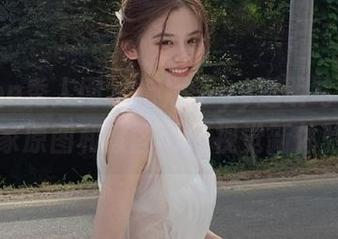 Xiuren秀人网 – 娜娜子yy透明写真盛宴:独家原图和套图带来视觉新体验.txt