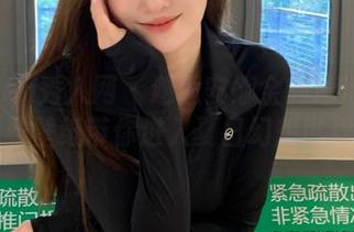Xiuren秀人网 – 邂逅安娜金的泳池美图,优雅壁纸带你进入夏日幻想世界.txt