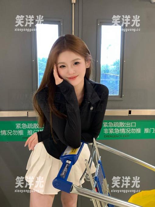 Xiuren秀人网-安娜金 Xiuren秀人网 - 邂逅安娜金的泳池美图,优雅壁纸带你进入夏日幻想世界.txt