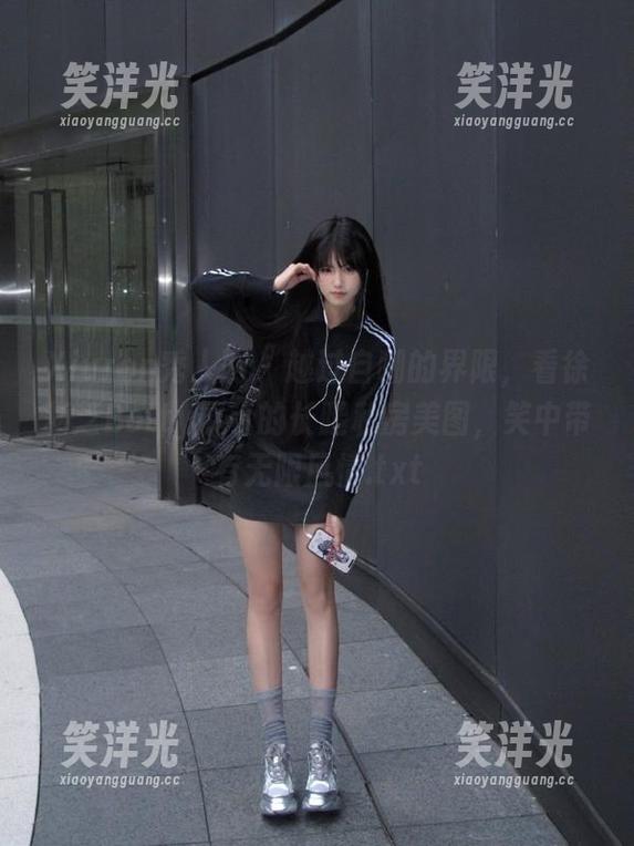 Xiuren秀人网 - 越过自嘲的界限，看徐莉芝Botty展示的长腿私房美图，笑中带有无限风情.txt