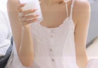 Xiuren秀人网 – 悠悠YOYO的纯白写真美图，让每一个瞬间都闪耀着纯净的光芒.txt