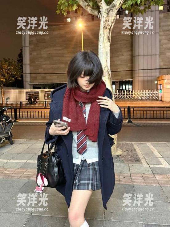 Xiuren秀人网 - 方子萱职场秘书OL无圣光风格，图片记录她的独特气质.txt
