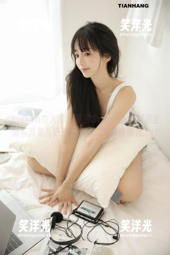Xiuren秀人网 - 许诺Sabrina全新职业装写真美图更新，职场风采尽收眼底.txt