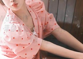 YouWu尤物馆 – Amrita贞贞旗袍写真福利,带你走进古典美与时尚感交织的世界!.txt