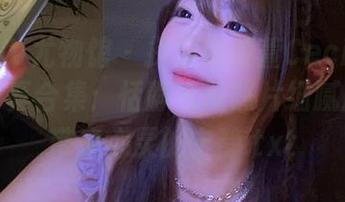 YouWu尤物馆 – 探索陆萱萱Cecilia的白色写真合集：恬静气质照片细腻展现，带来心灵的宁静.txt
