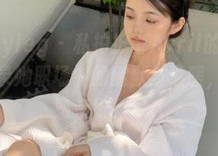 beautyleg – 私拍护士Avril的美图特辑：记录她职场中的幽默与温暖，让人倍感亲切！.txt
