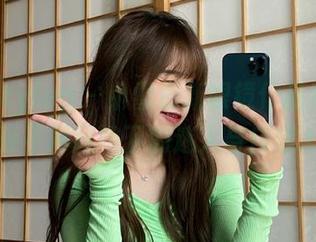 beautyleg – 小雪最新眼镜作品更新，感受不同风格下的迷人与自信.txt