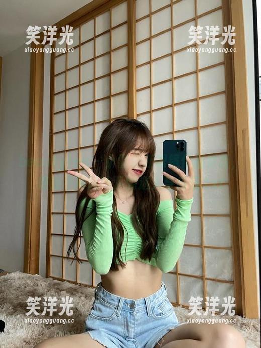 beautyleg - 小雪最新眼镜作品更新，感受不同风格下的迷人与自信.txt