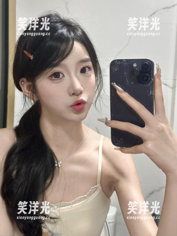 pans - Kiki最新制服作品集精彩上线，别错过每一张传递的独特风格与情感！.txt