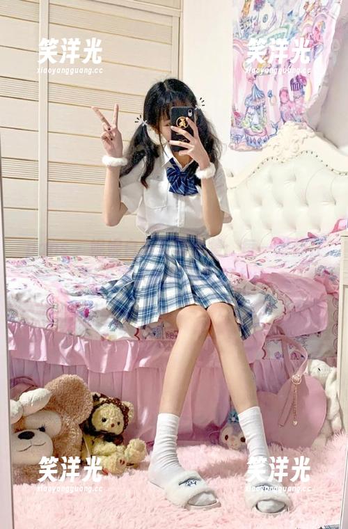 pans - 妮妮白丝写真合集：每一张都在诉说动人故事的图包.txt