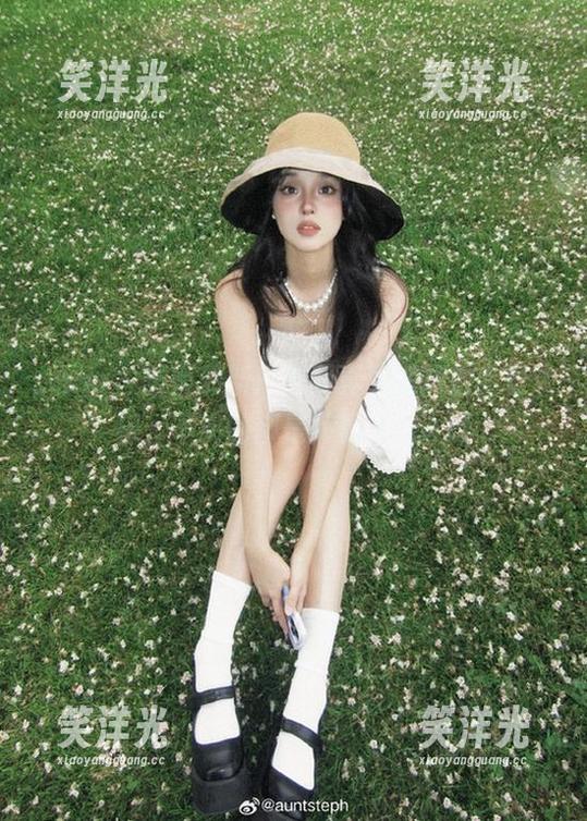 pans - 蕾蕾最新户外写真原图释放大量欢乐，不笑的都是外星人！.txt