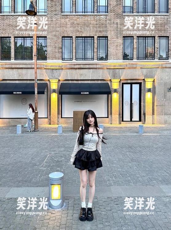 pans - 照片中的故事：锐锐油亮精选作品，传递情感与美.txt