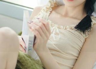 yeeun孙乐乐裸足视角,带来清新气息的壁纸美图合集.txt