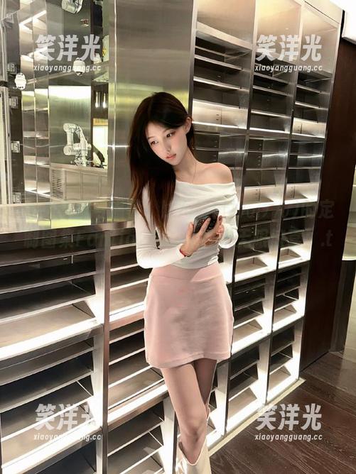 拥抱可爱与温馨，けん研(けんけん)的定制图集Fantia2023年带来无限惊喜！.txt