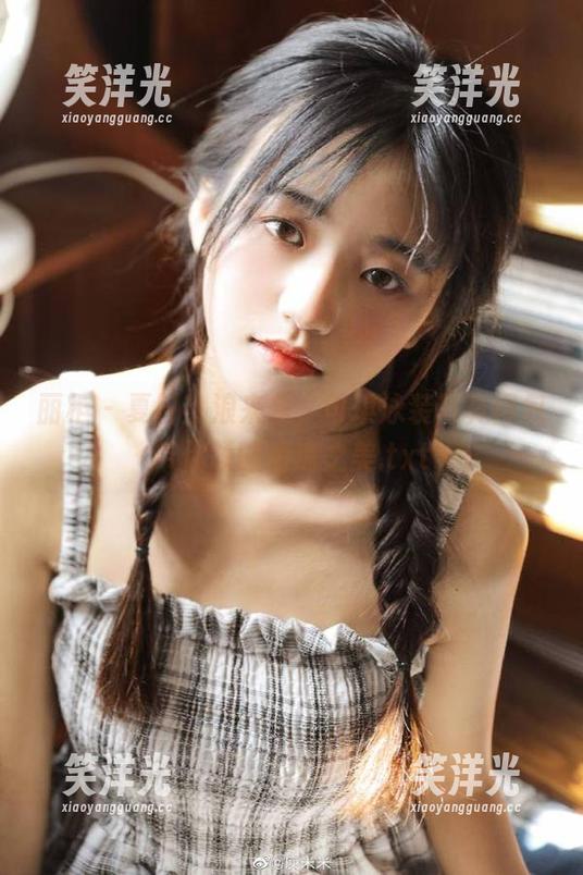 丽柜-司琪 丽柜 - 夏日热浪来袭,司琪泳装写真图包带你领略清凉之美.txt