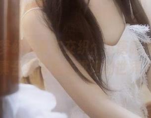 丽柜 – 梦幻与真实交织：小唐眼镜无圣光写真合集带你走进她的世界.txt