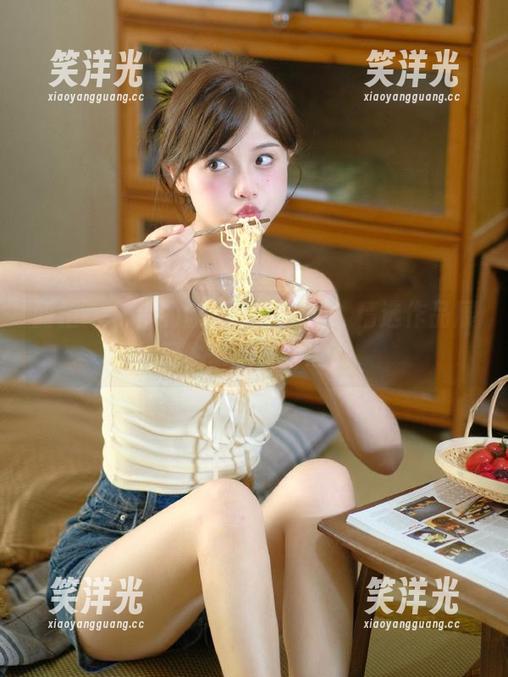 丽柜-尔尔 丽柜 - 尔尔的盛宴视觉之旅,精选作品展现生活的美好.txt
