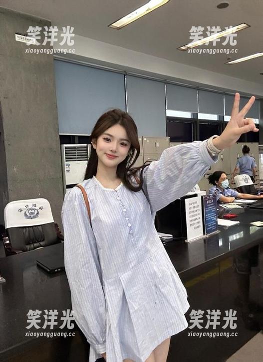 丽柜 - 心心职业装写真与壁纸合集，开启职场时尚之旅，塑造现代女性的独特魅力.txt