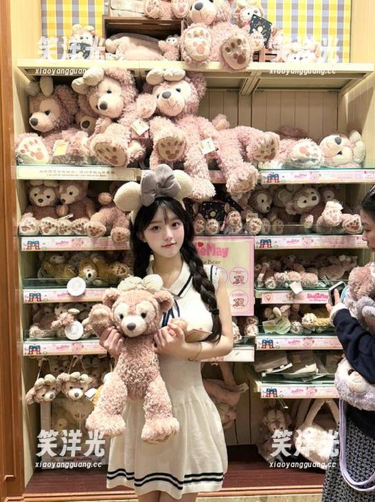 丽柜 - 文芮最新图册盛大登场：孤芳自品，今天的霞光是我最好的搭档！.txt