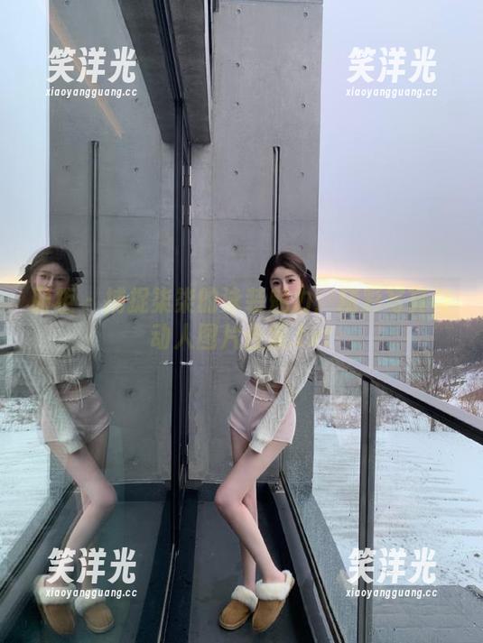丽柜-柒柒 丽柜 - 捕捉柒柒的泳装魅力:精彩写真与动人图片合集.txt