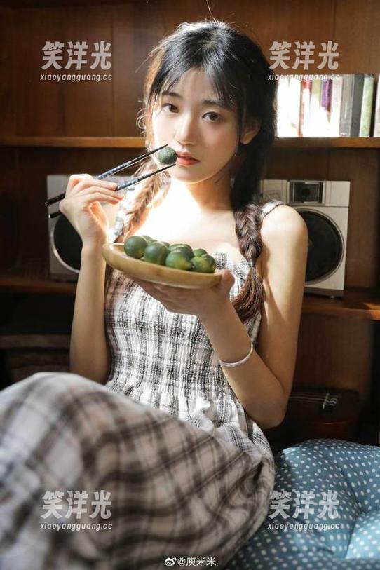 丽柜-王欣竹 丽柜 - 繁华与纯真的结合:王欣竹少女高清图集大赏.txt